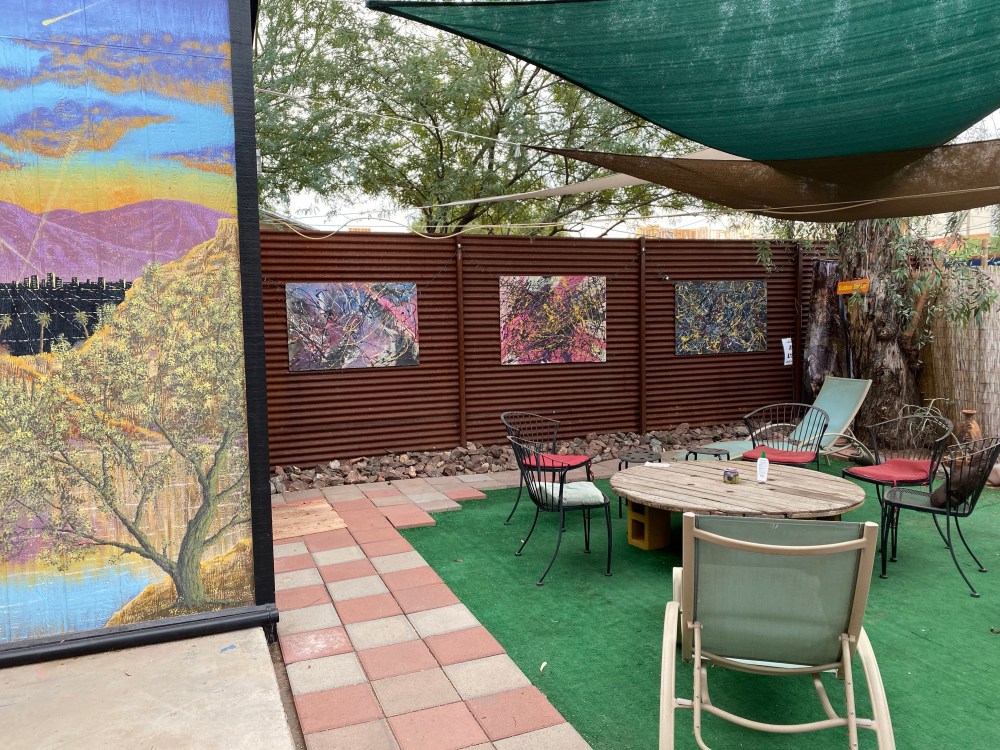 A little seating area in the back of HI Hostel Phoenix